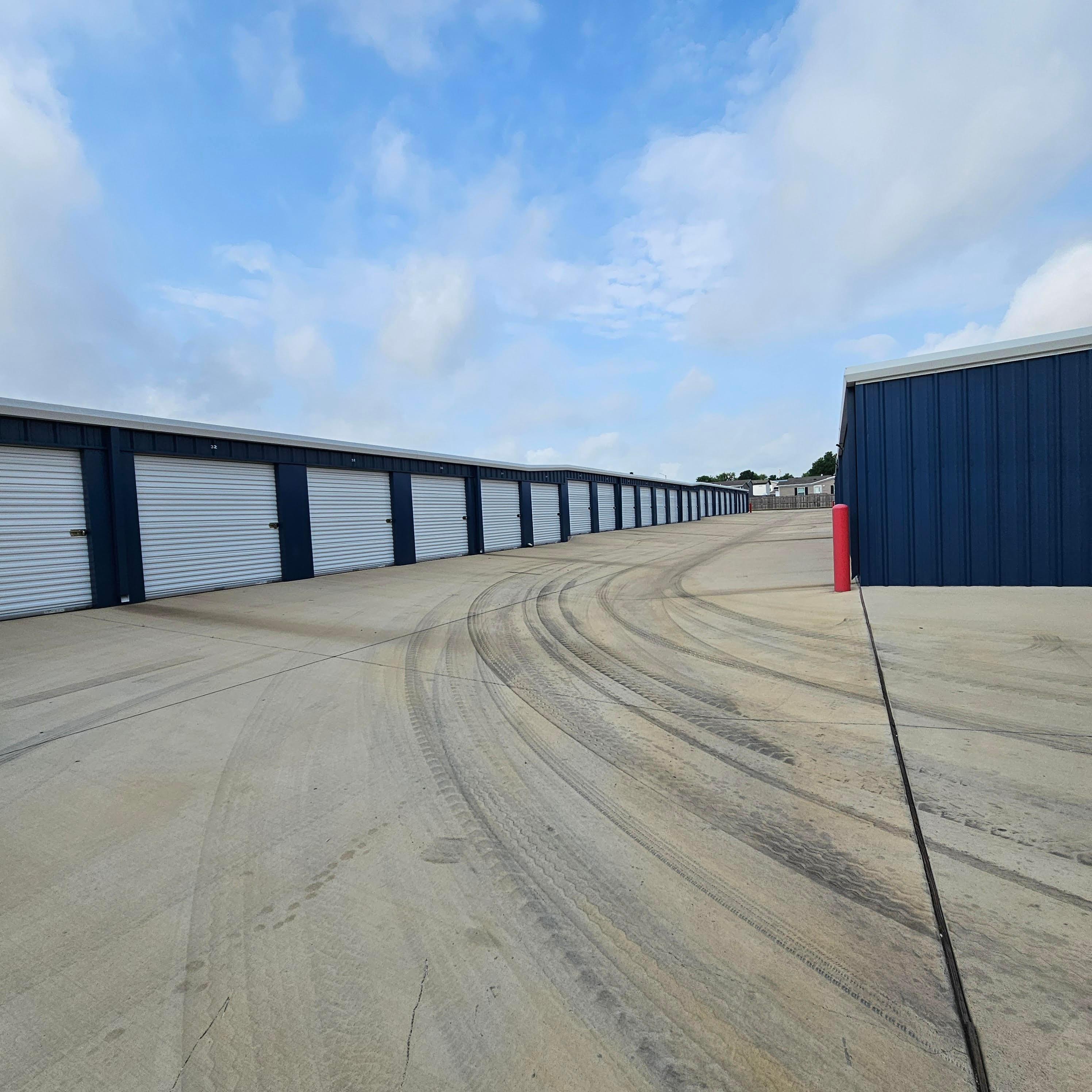 Large Drive-Up Units in Jarrell, TX