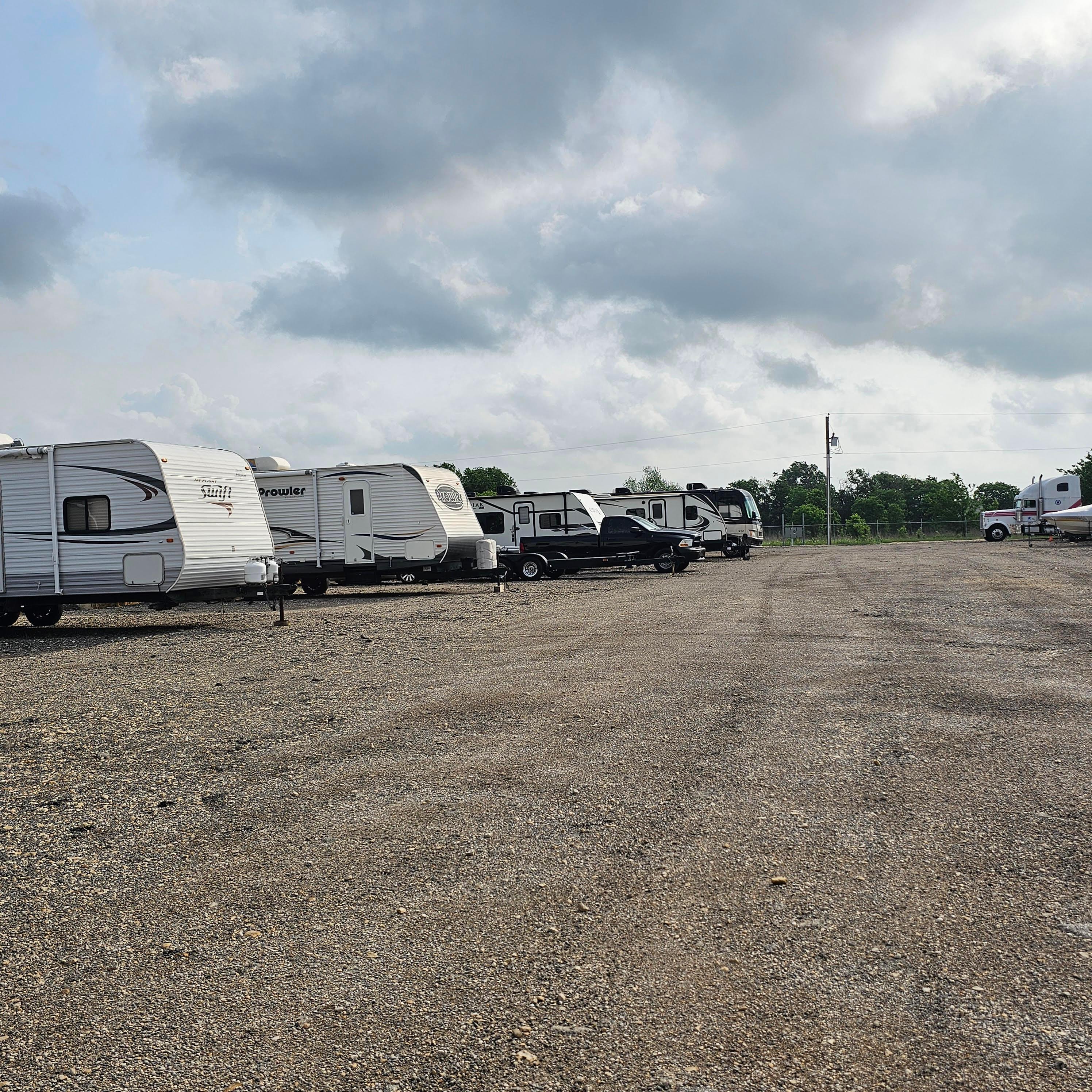 Outdoor, Uncovered RV/Boat Parking in Jarrell, TX