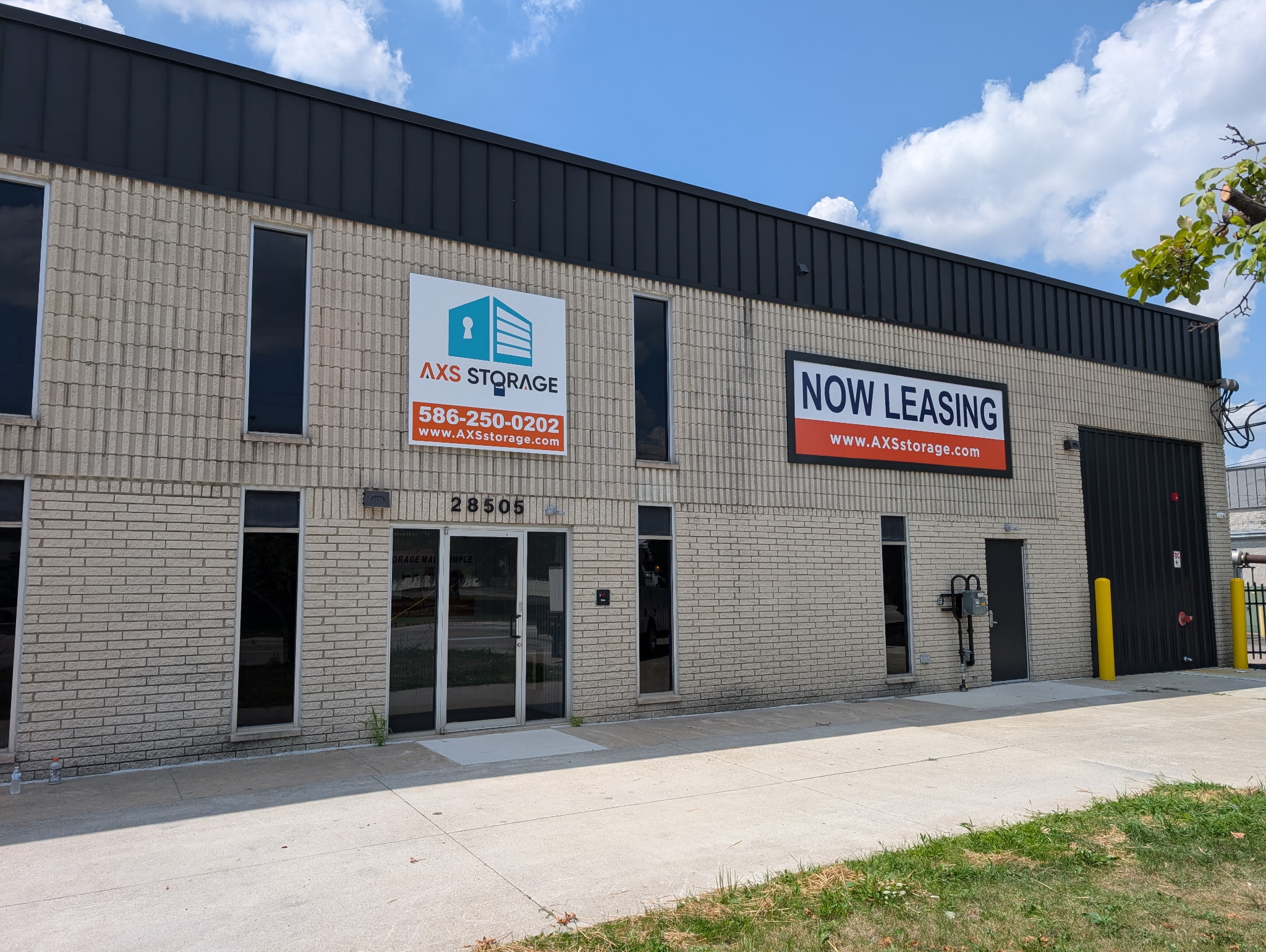 Front exterior of AXS Storage Warren