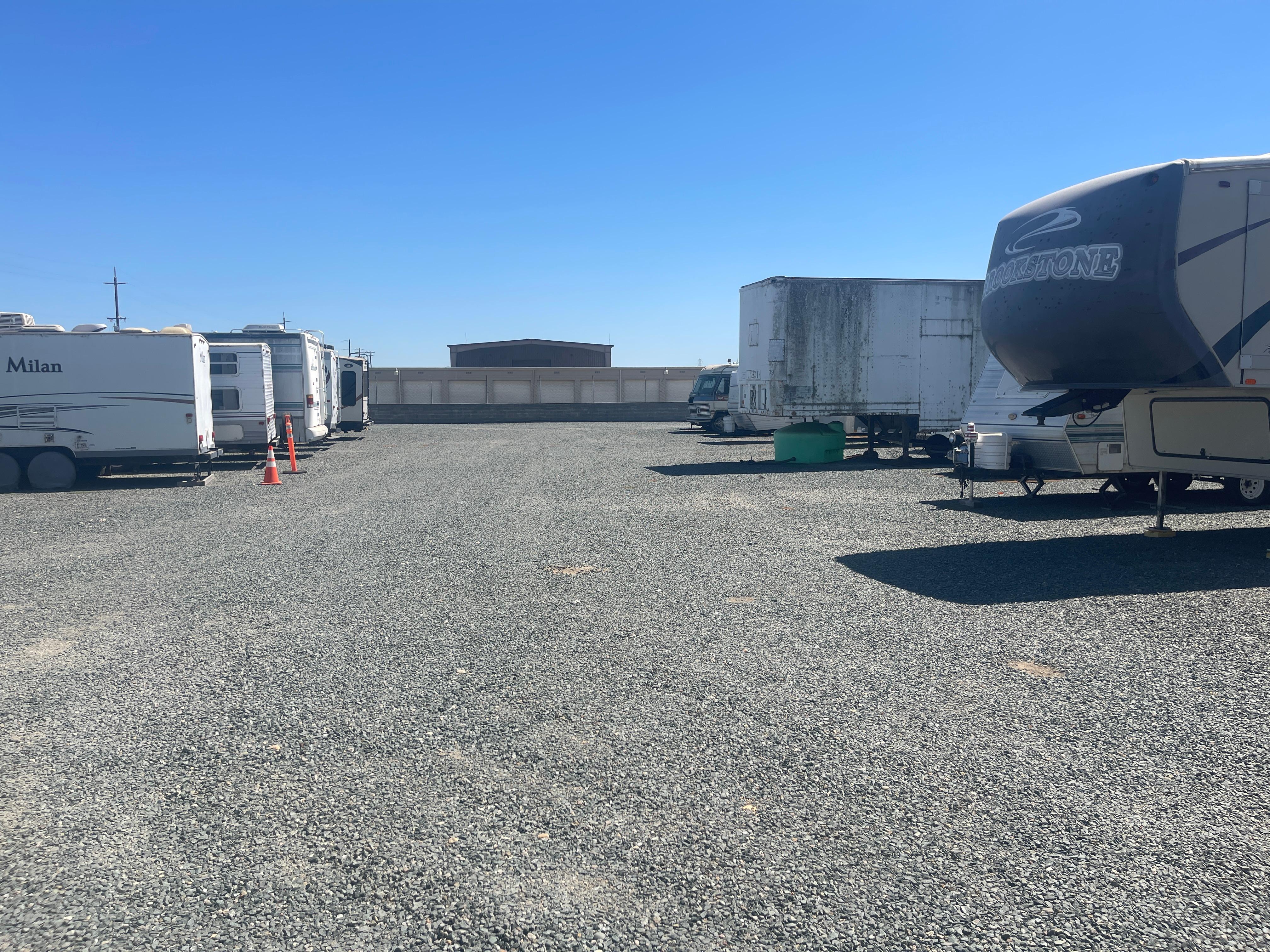 RV and vehicle parking in Colusa, CA