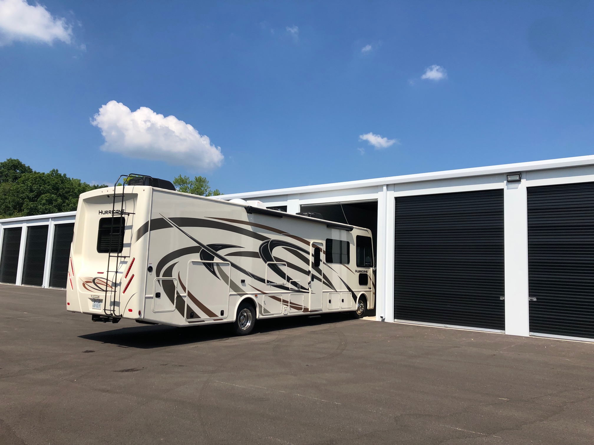 Large Enclosed Units 3 - Midwest SuperStorage in Homer Glen, IL