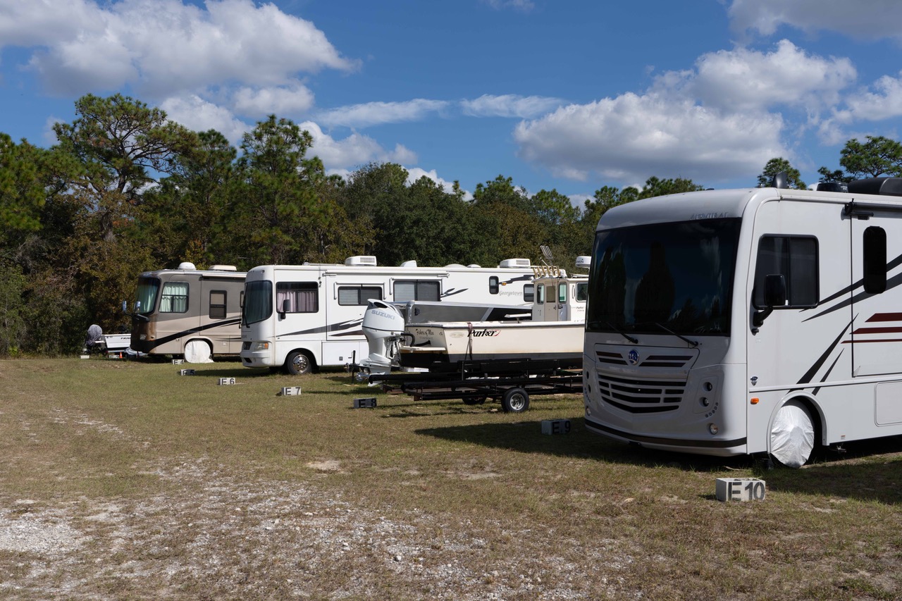 Outdoor RV Parking in Homosassa, FL