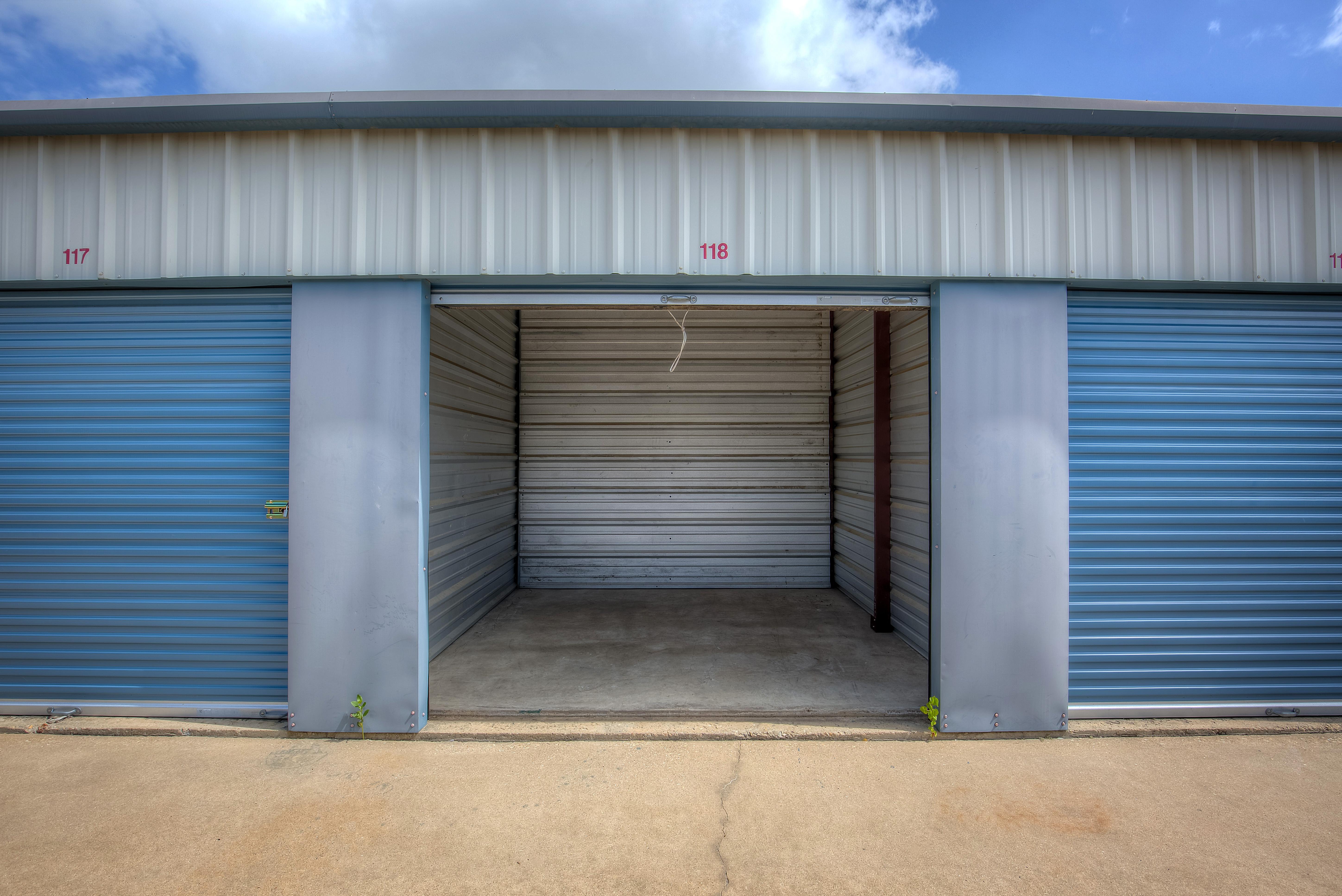 Medium Storage Units in Commerce, TX | 1505 W Neal St