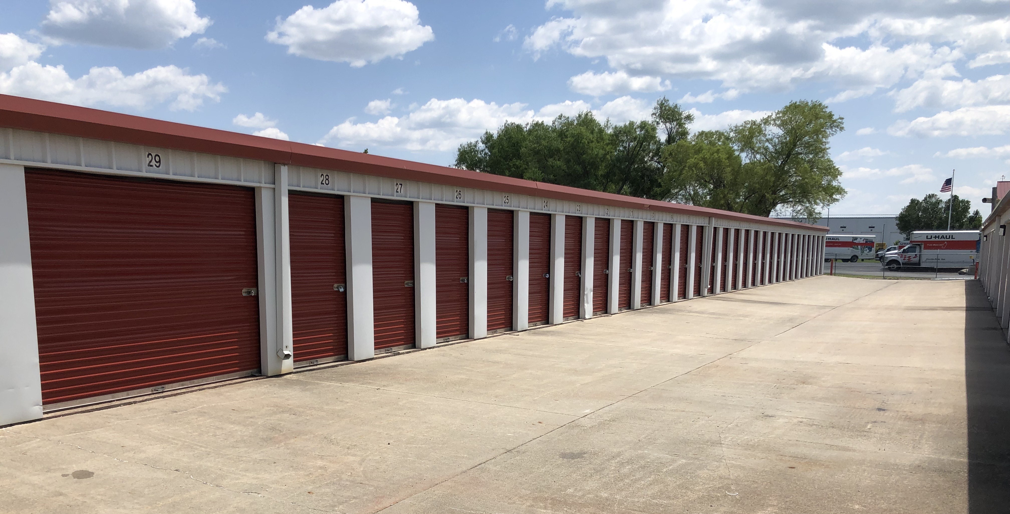 Self Storage Units & Outdoor/Indoor RV/Boat/Vehicle Parking in