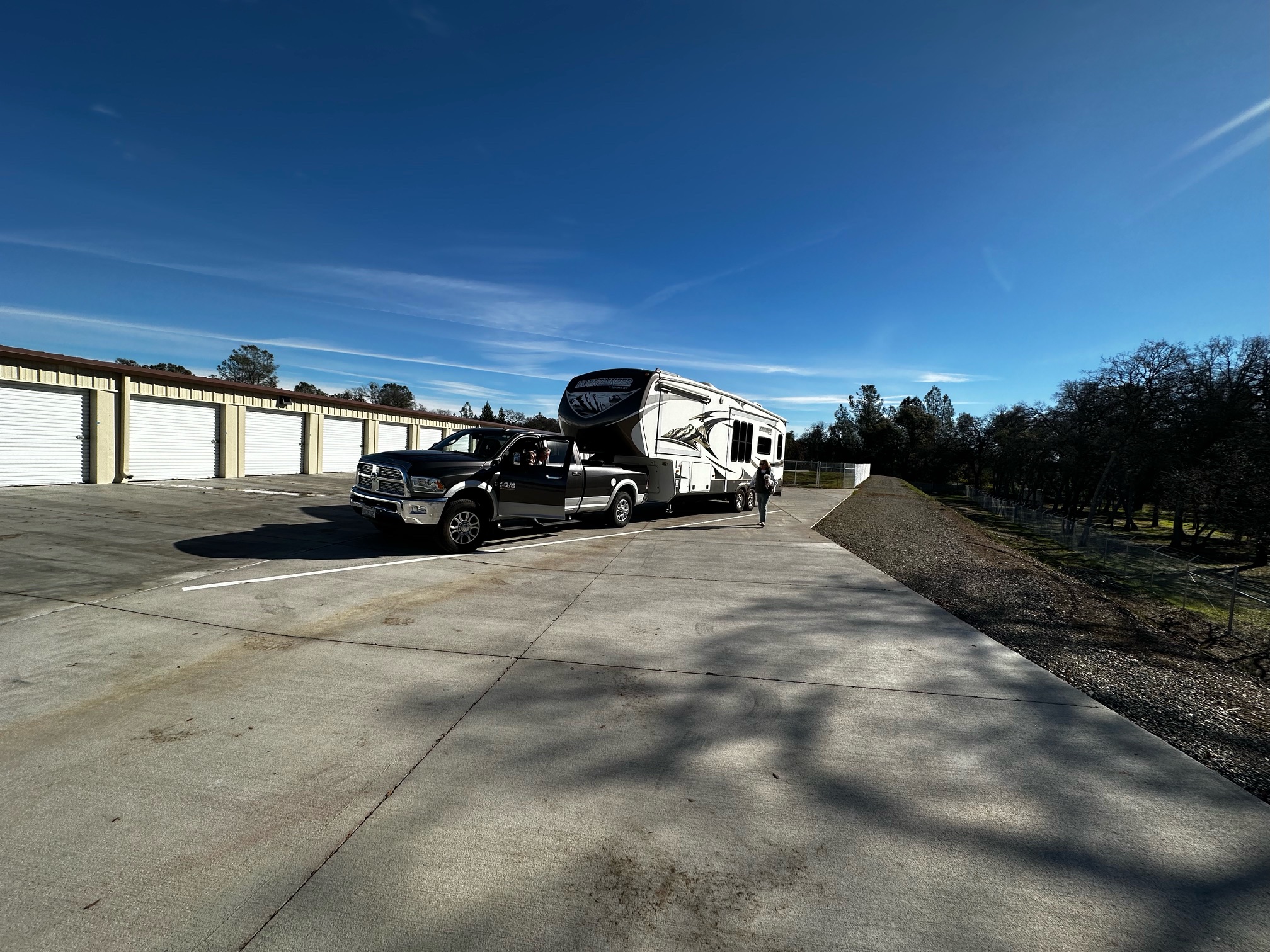 Leave It To Us Storage - Camerson Park CA 95682