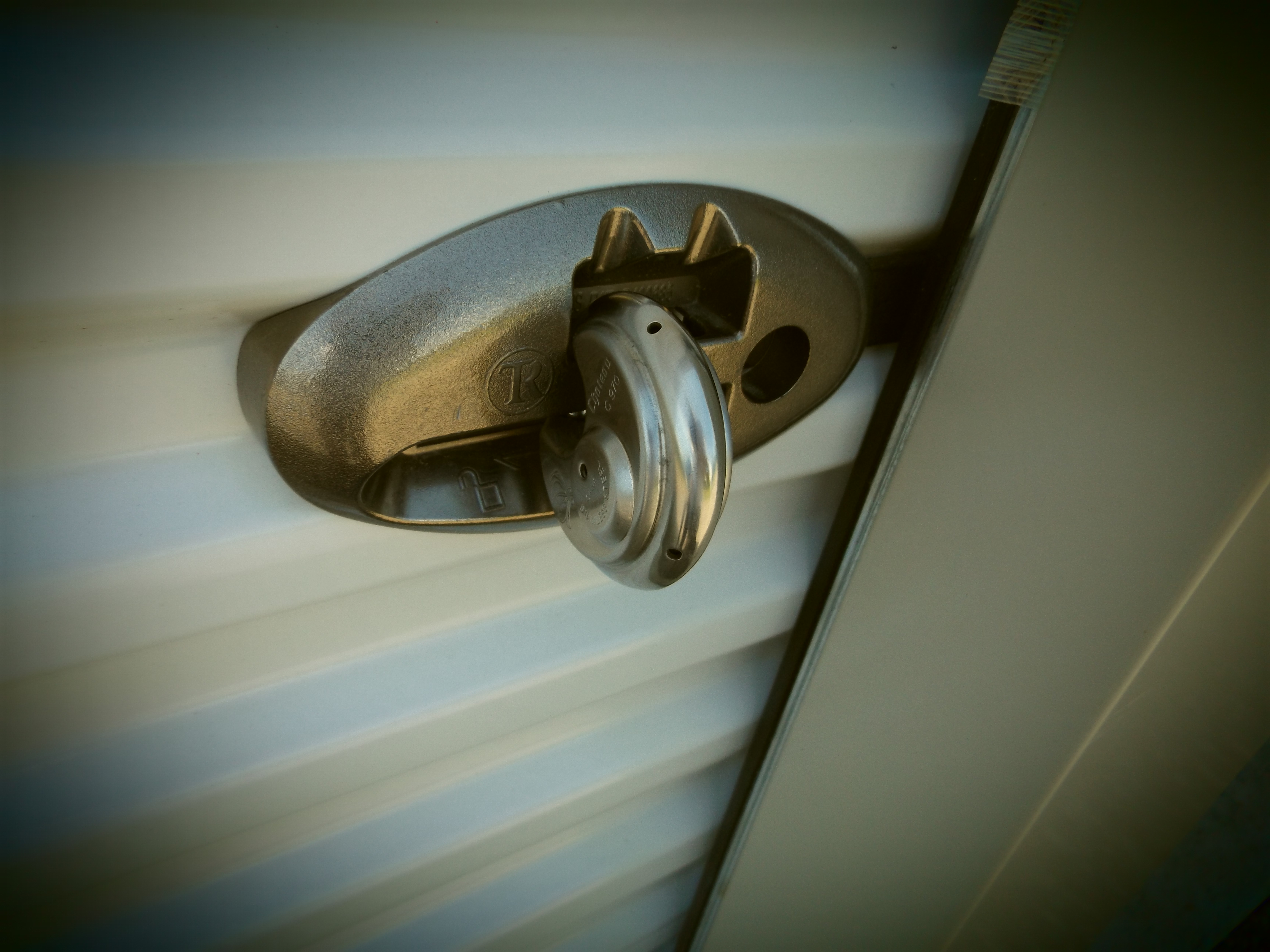 secure disc locks on storage units perry mi