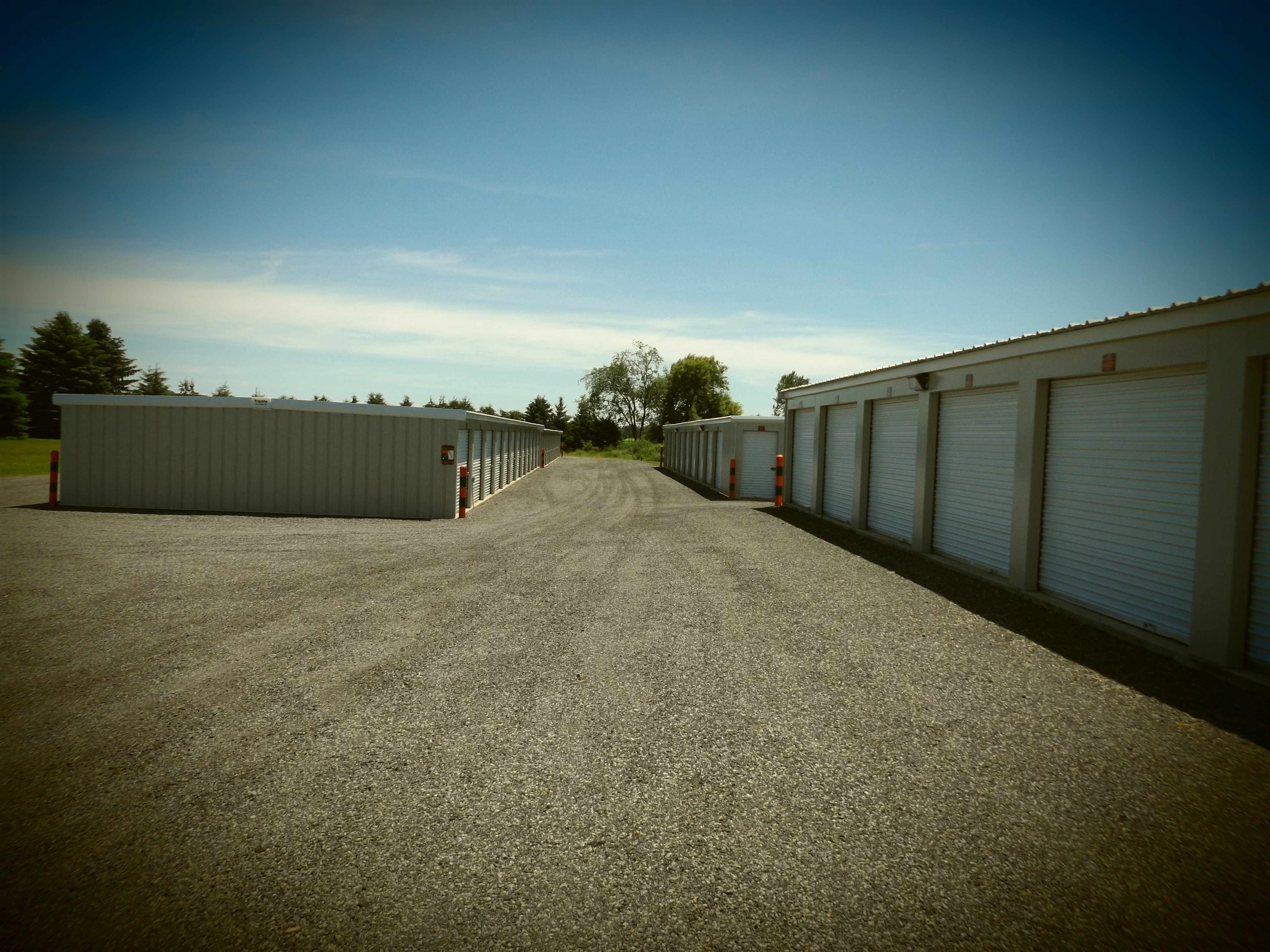 wide drive aisles at storage facility perry mi