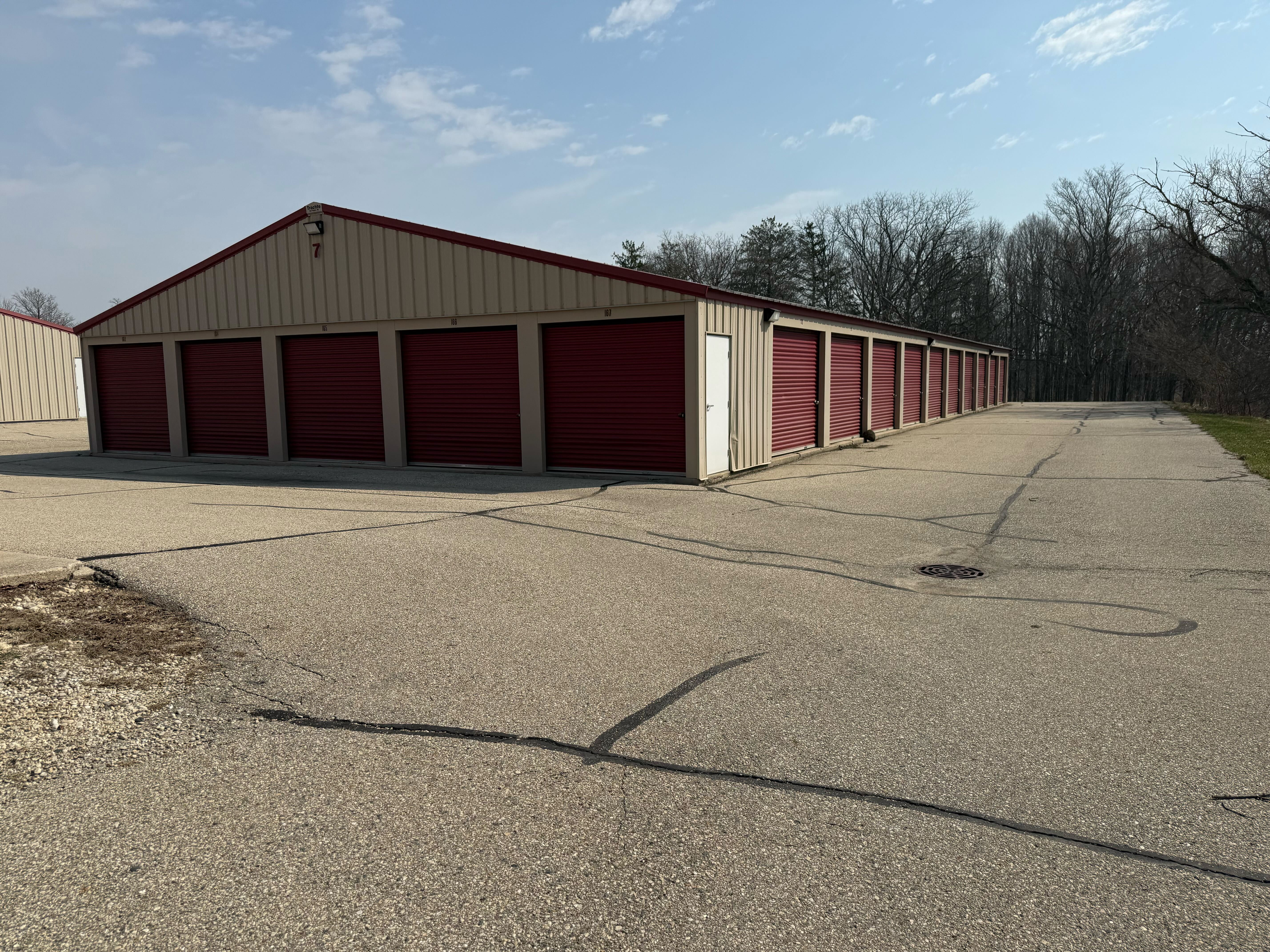 Medium Drive-Up Units in Lake Geneva, WI | N3445 Como Rd