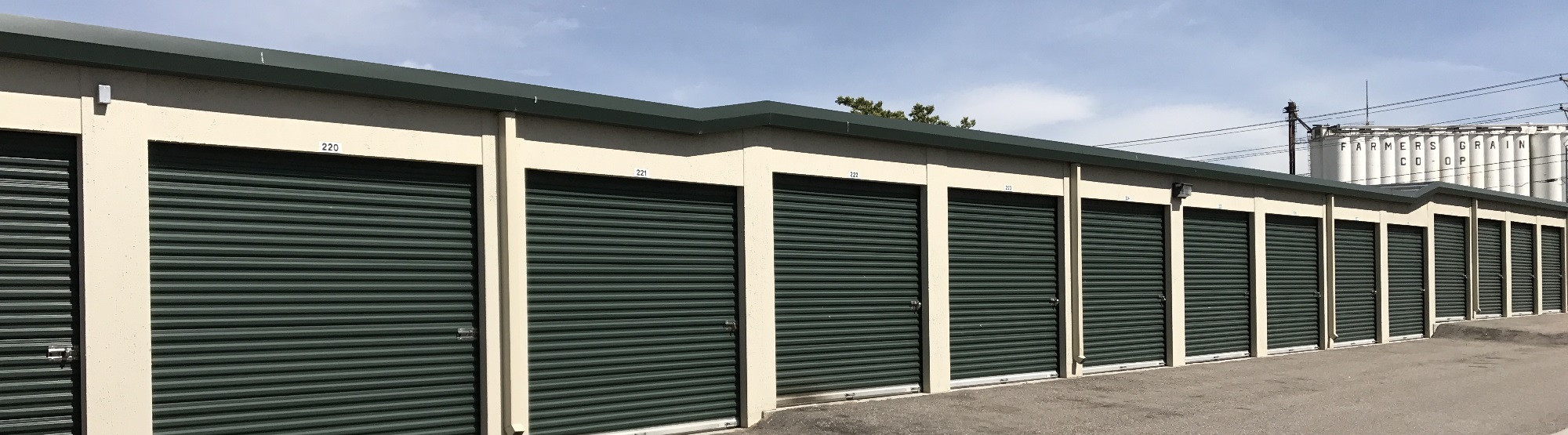 Drive Up Access at Easy Storage