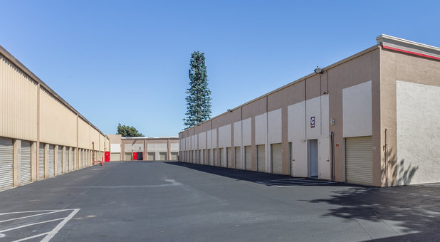 Wide Driveways for Easy Access at Towncentre Self Storage