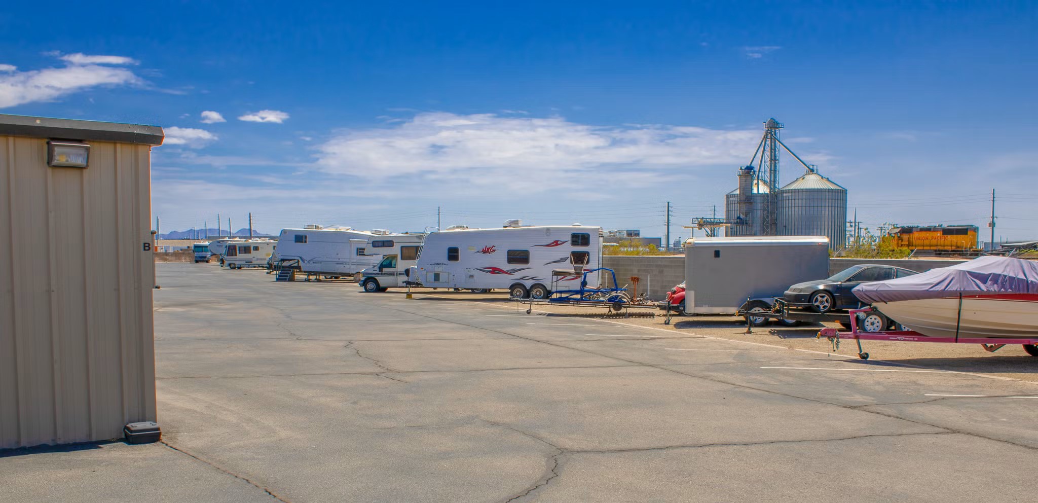 StorWise Gila Ridge outdoor parking