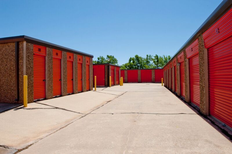 self storage buildings with drive up access units and wide driving lanes