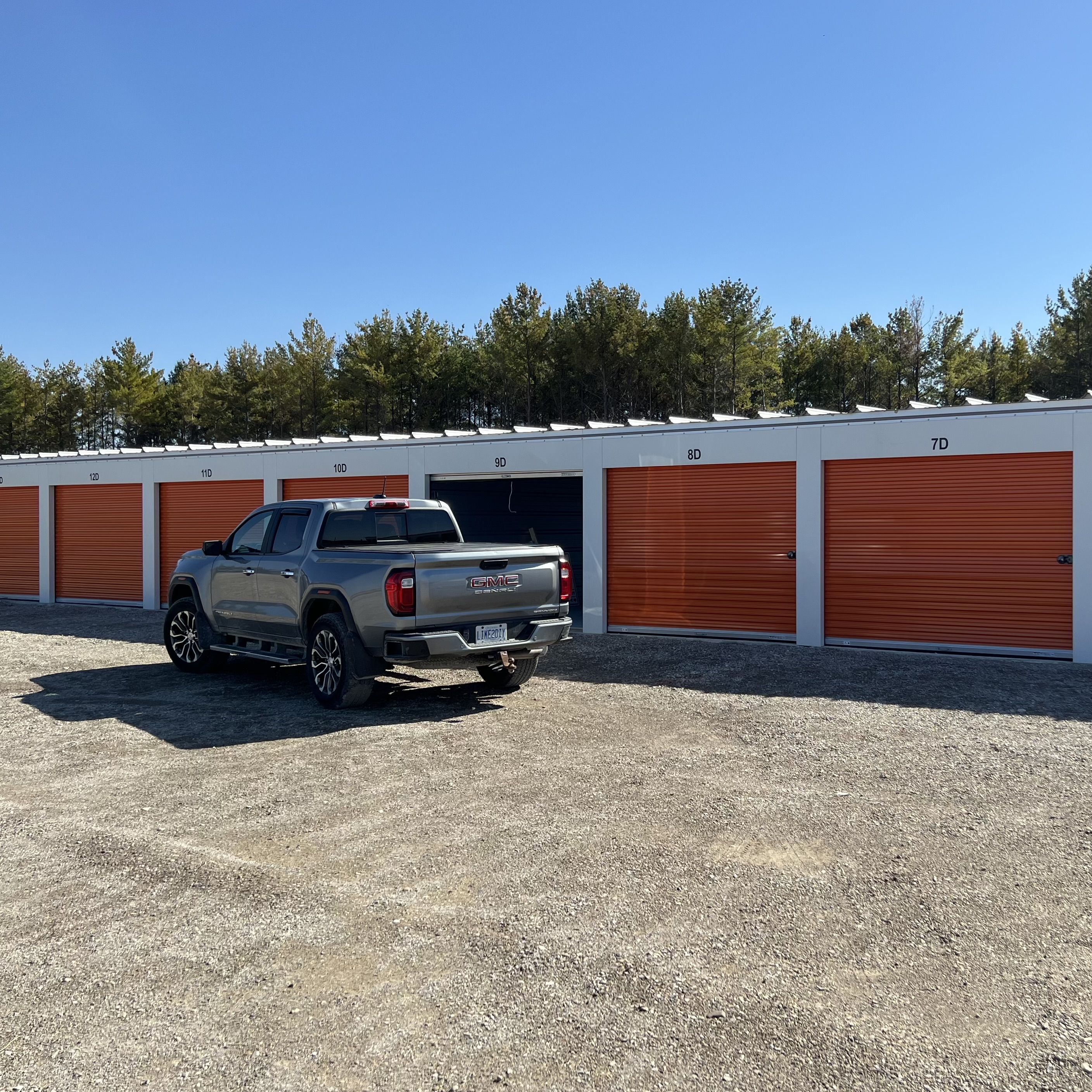 grand-bend-storage-vehicle-storage-units Large drive-up storage units suitable for vehicle storage at Grand Bend Storage