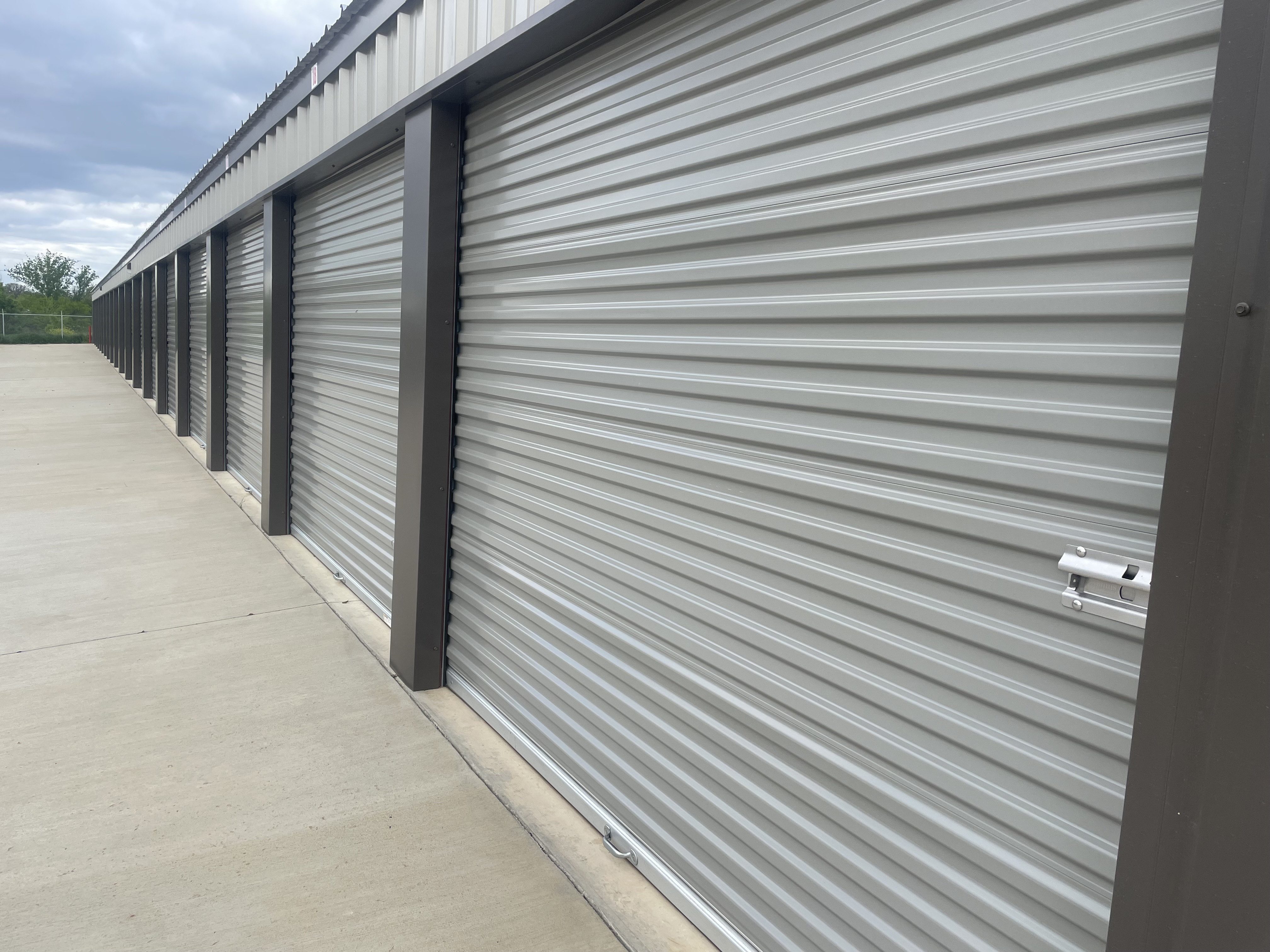 SUPREME STORAGE - Self Storage, RV, and Boat Storage in BURLESON, TX