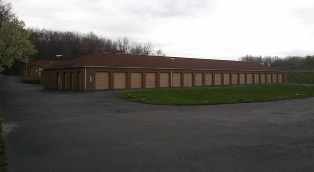 Row of self storage units in Tallmadge, OH