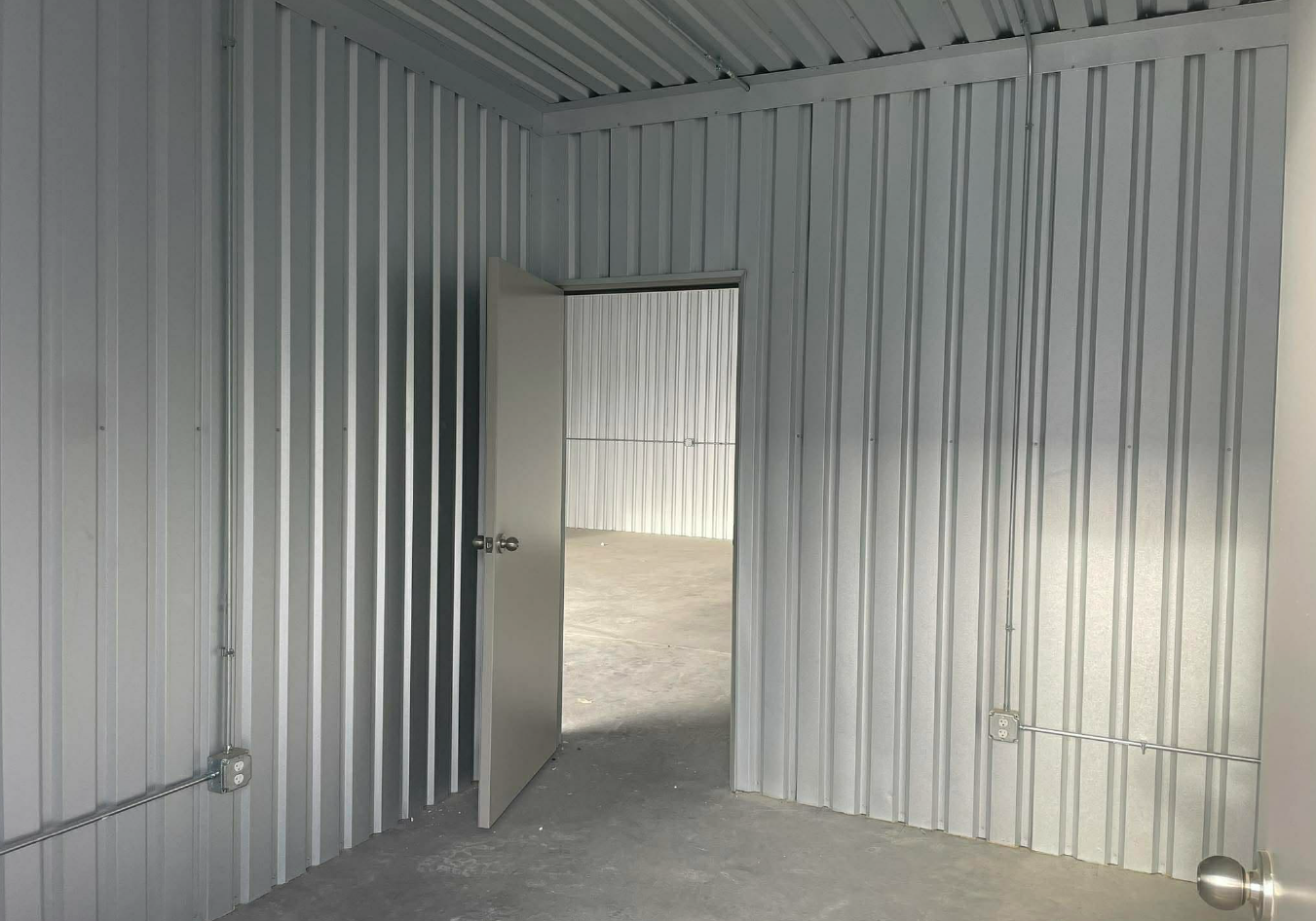 Clean Warehouse Spaces in Porter, TX