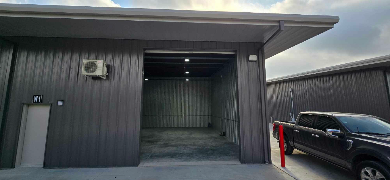 Clean, Well-Lit Warehouse Spaces in Porter, TX