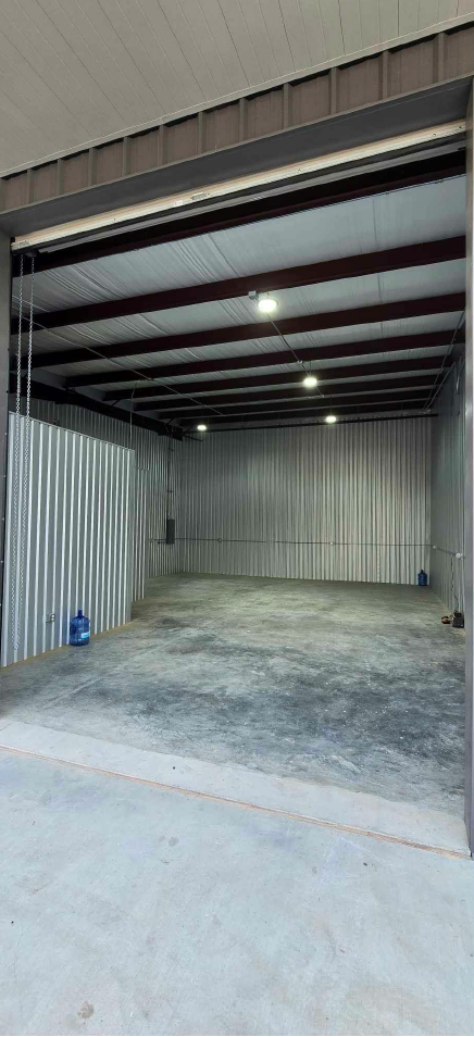 Well-Lit, Large Office Space in Porter, TX