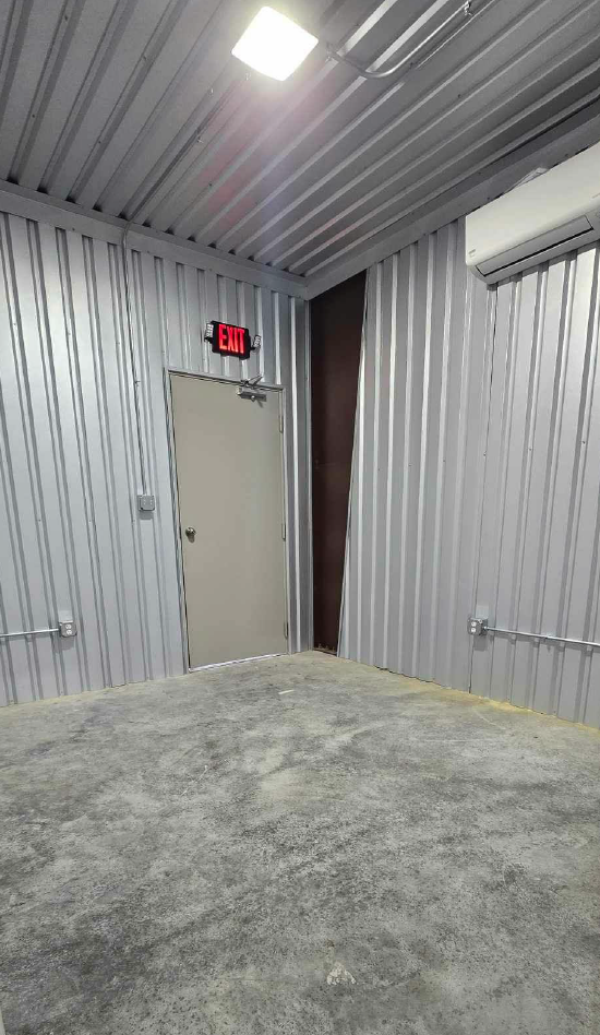 Well-Lit Warehouse Unit in Porter, TX