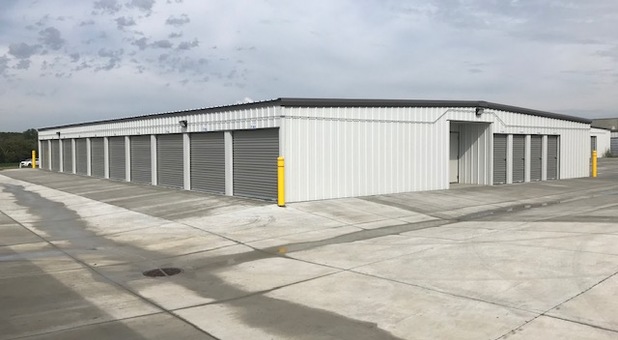 Storage units available in 68142