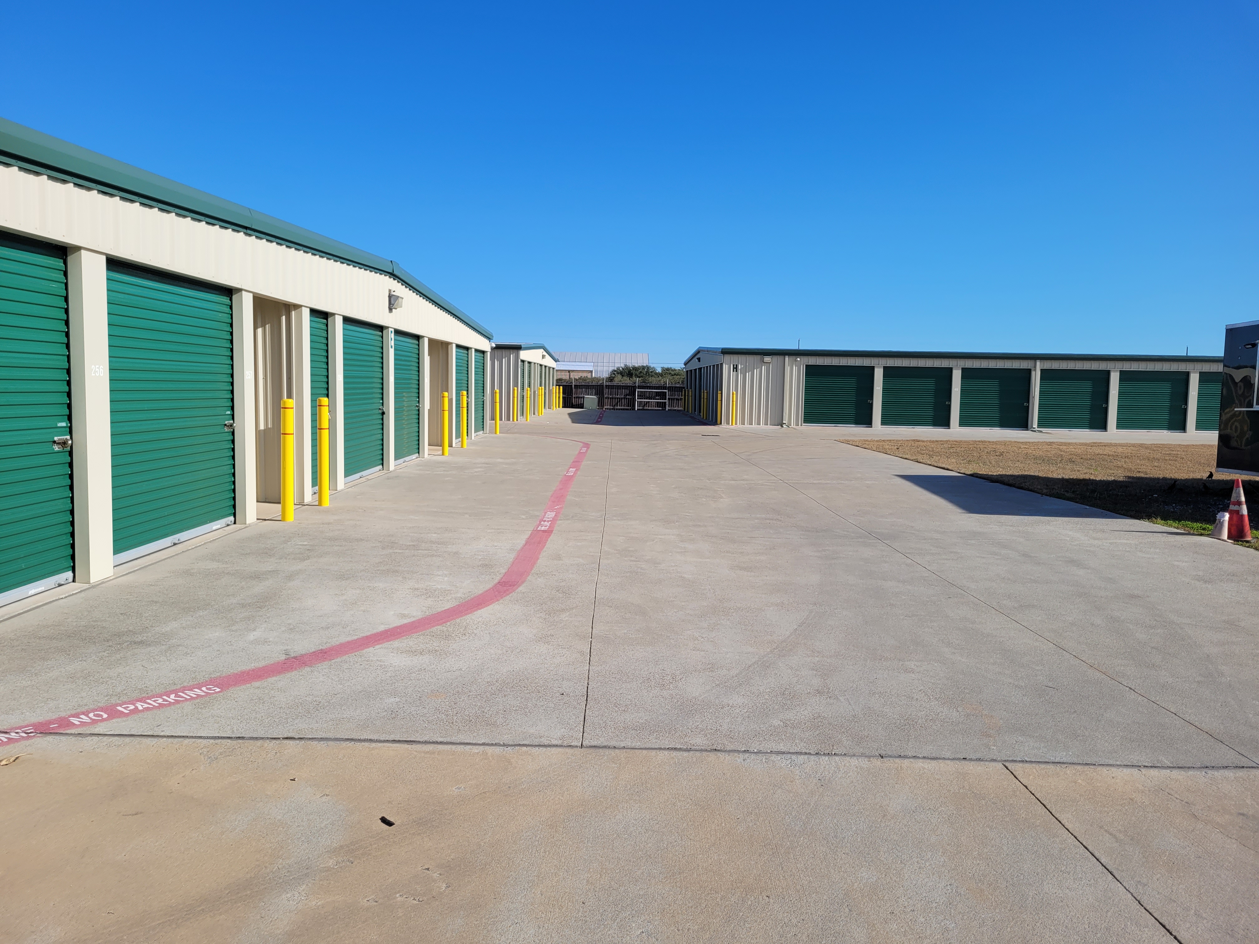 Drive-Up Storage Units for Garage Overflow – OSO Climate Storage Near Padre Island TX Exterior view of drive-up storage units with wide paved driveway at OSO Climate Storage in Flour Bluff, near Padre Island, TX—ideal for garage overflow and seasonal storage.