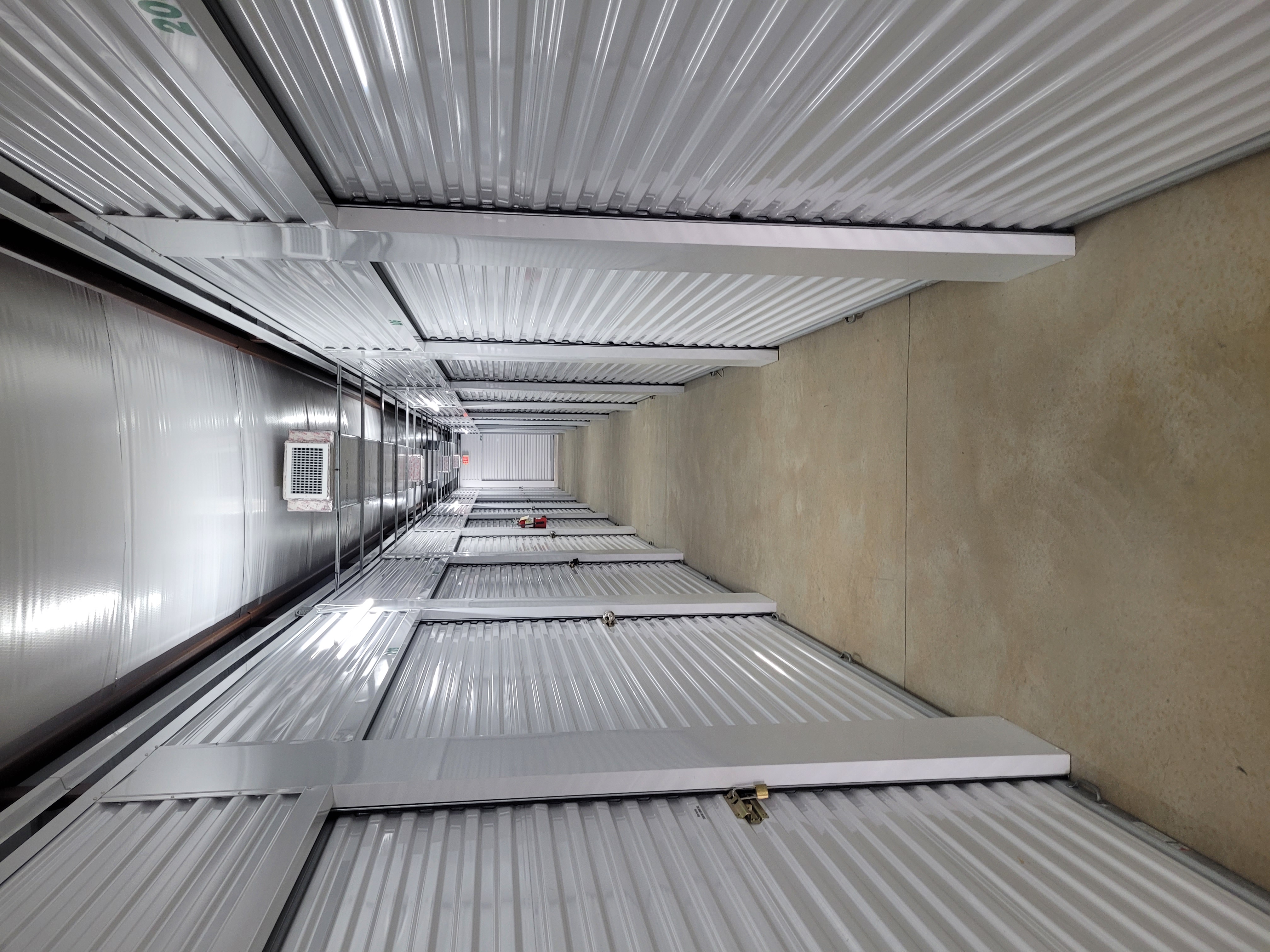 Climate-Controlled Storage Units – Secure Indoor Hallway at OSO Climate Storage Corpus Christi TX Interior hallway of climate-controlled storage units at OSO Climate Storage in Flour Bluff, Corpus Christi, TX, featuring secure roll-up doors and clean, well-lit access.