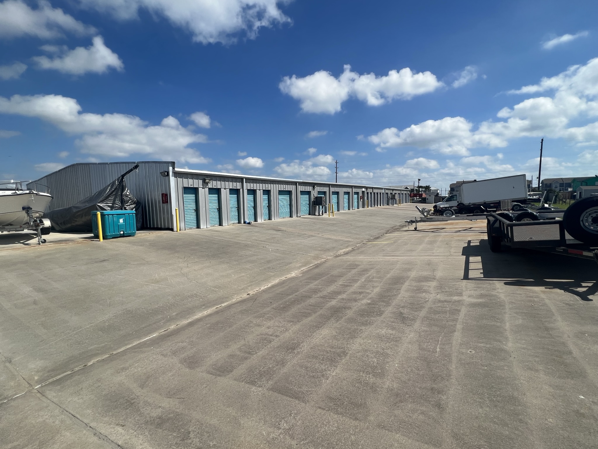 Secure storage units and boat parking at Bayside Storage near Jamaica Beach ↳ Wide paved lot with secure self-storage units and boat parking at Bayside Storage in Galveston, TX, serving Jamaica Beach vacation homeowners