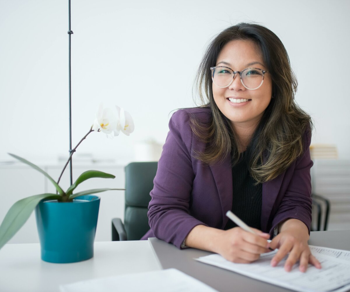 Expert Onsite Storage Management in Spicewood, TX An onsite storage expert presenting facility protocols and security updates to staff at a Spicewood self-storage center.