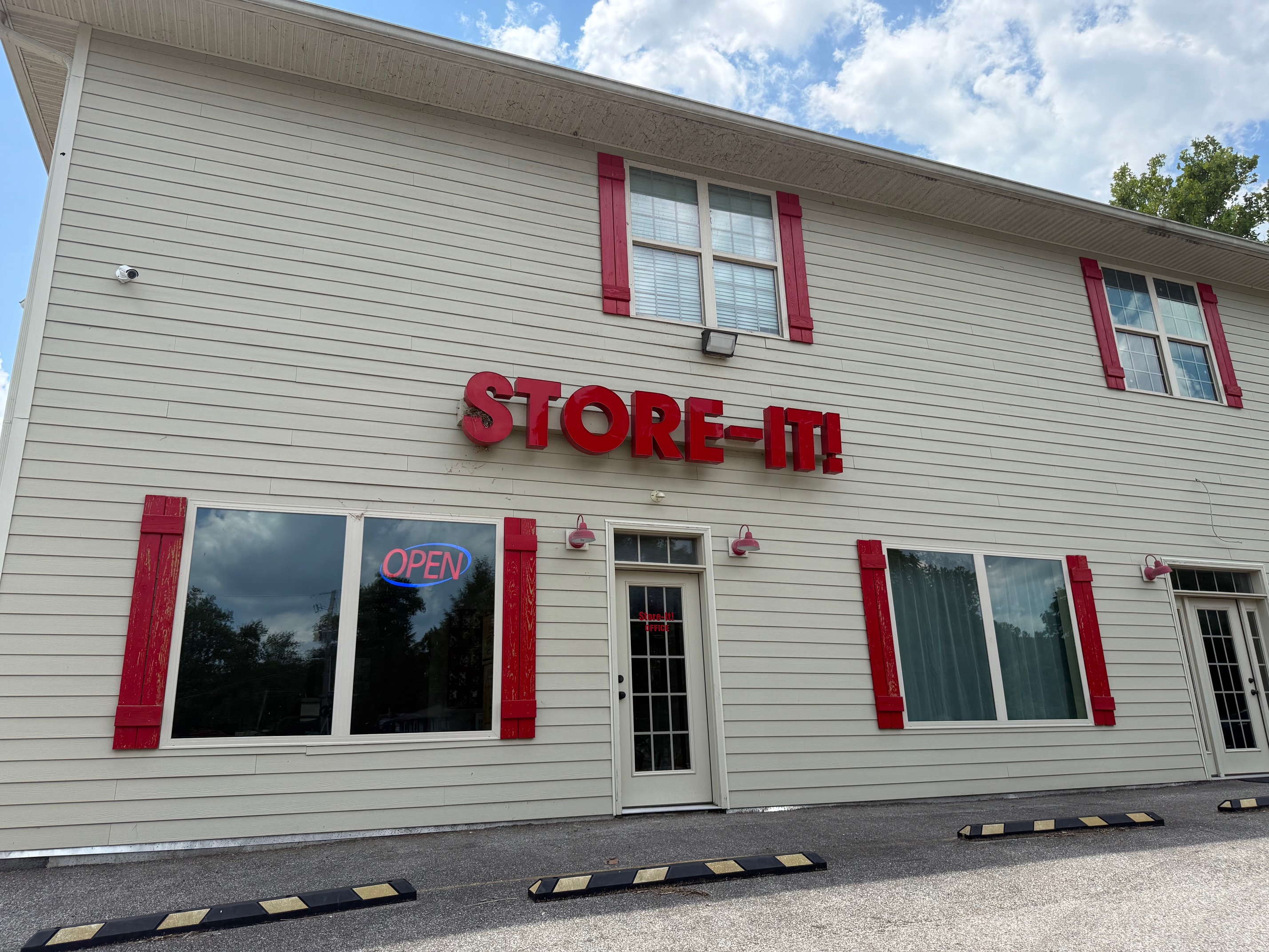 Store It (St. Albans Location) at 20 Lake Xing Saint Albans, WV 25177