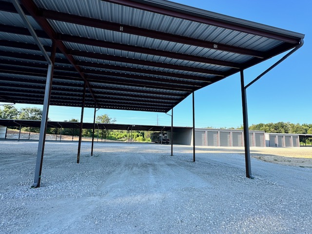 Covered Parking & Enclosed Parking in Mt. Vernon, Tx 75457 for Lake Cypress Springs Storage