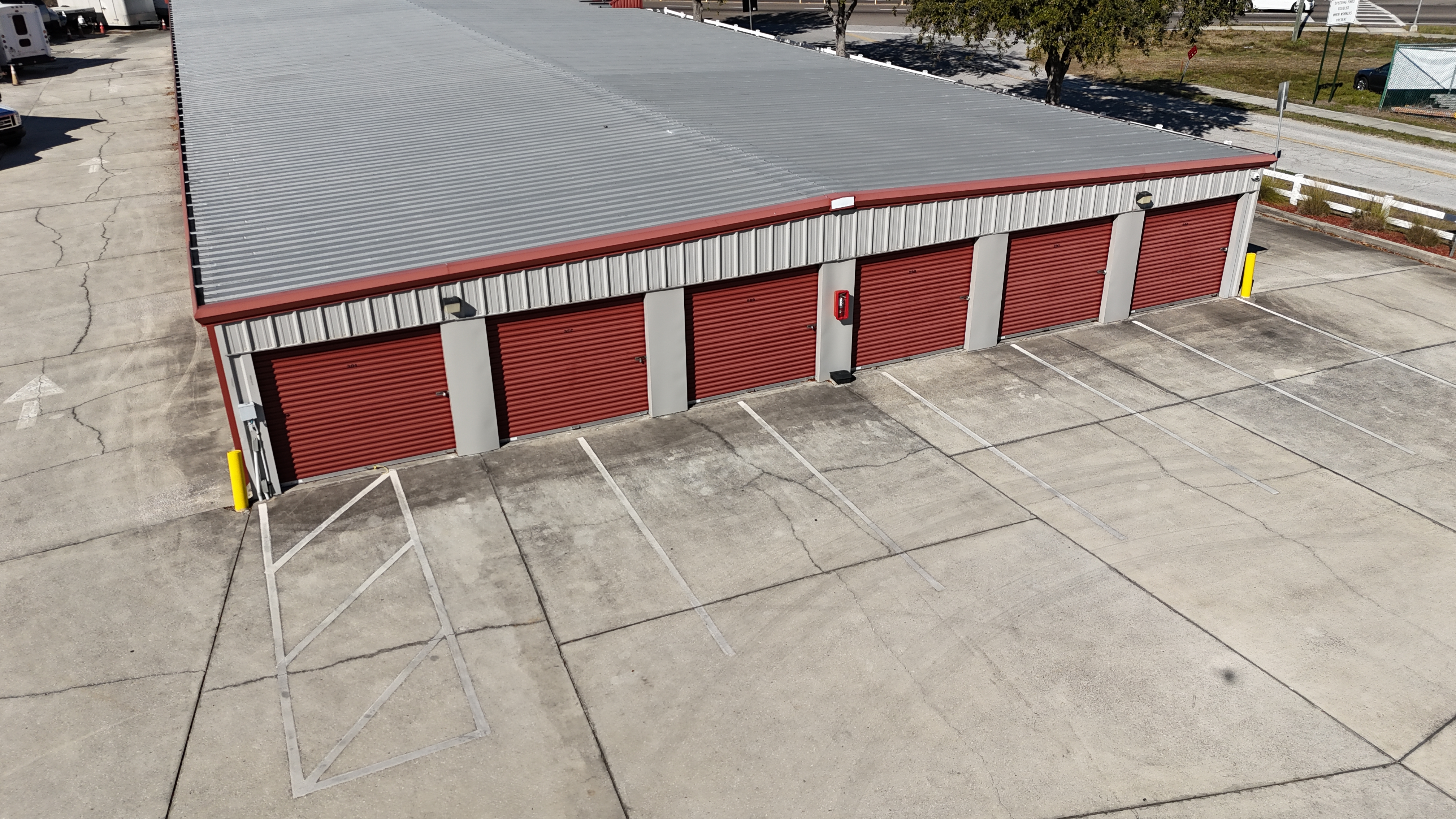 Drive up large unit non climate