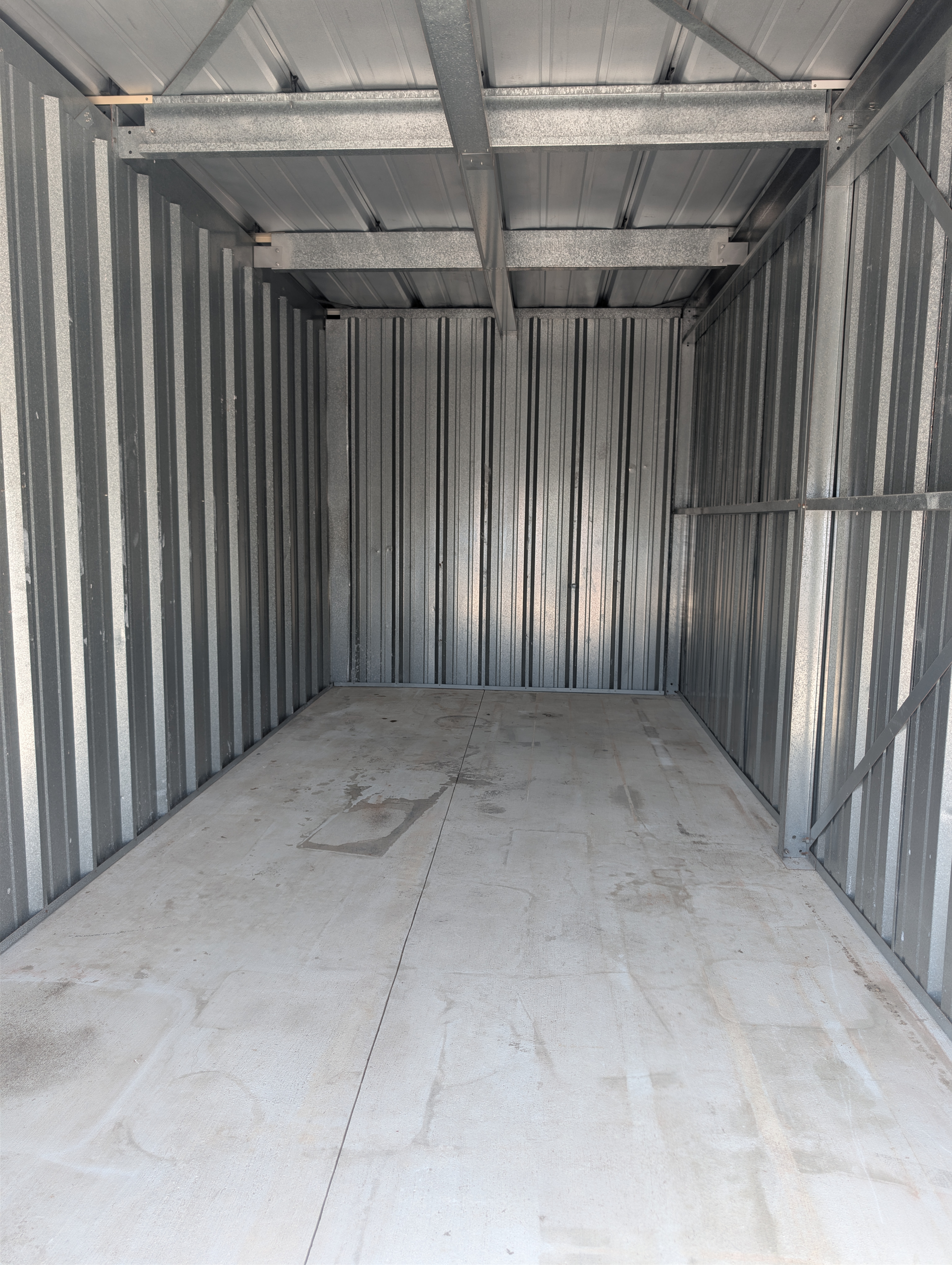 Open non-climate, 8 by 20 unit interior