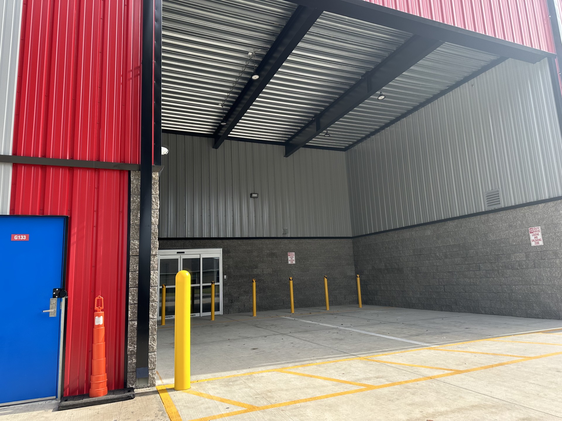 Covered Loading Dock / Storage in Groveland, FL | Storage Worx
