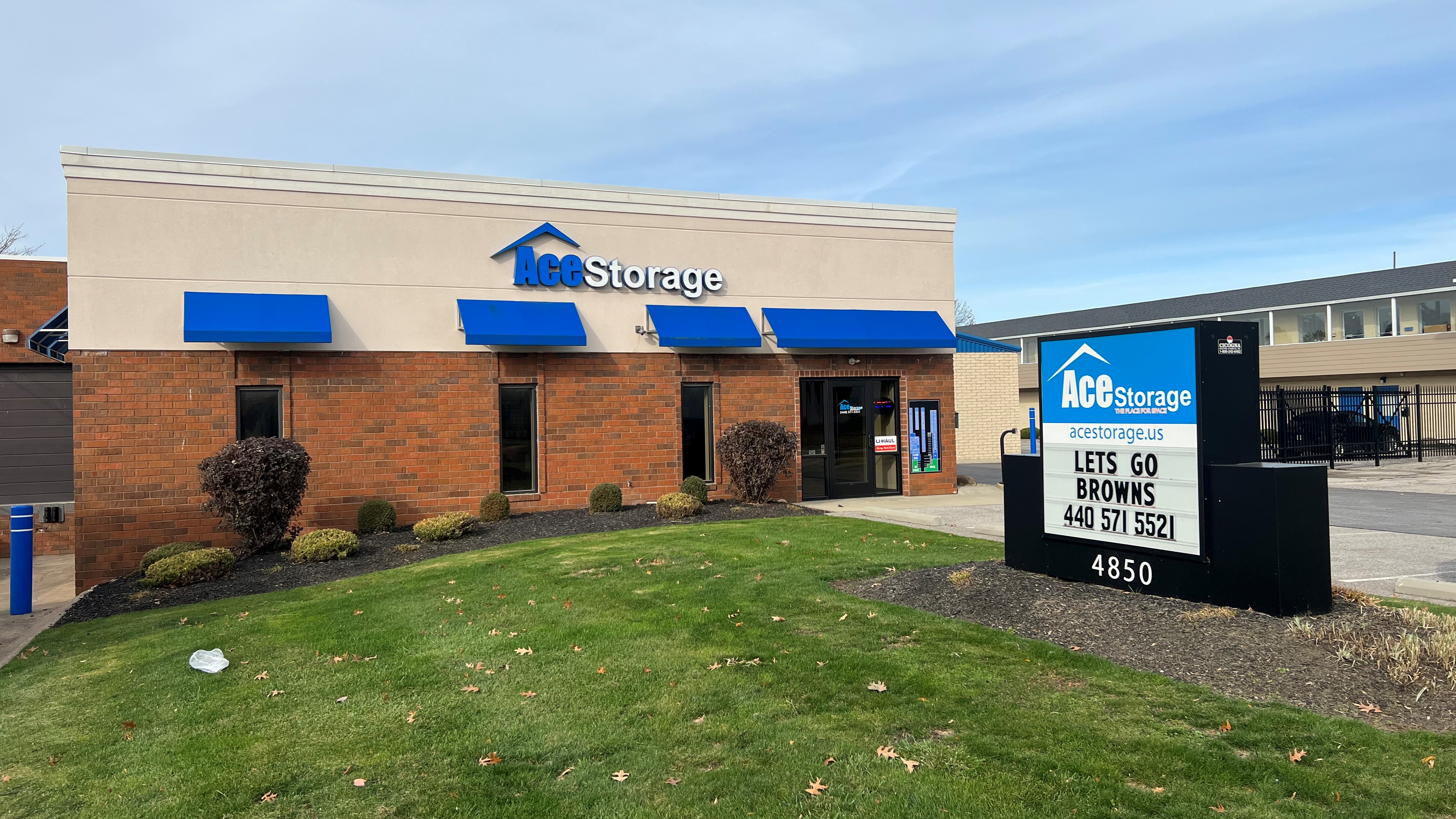 Climate-Controlled Storage Units & Outdoor RV/Boat/Trailer in Willoughby, OH