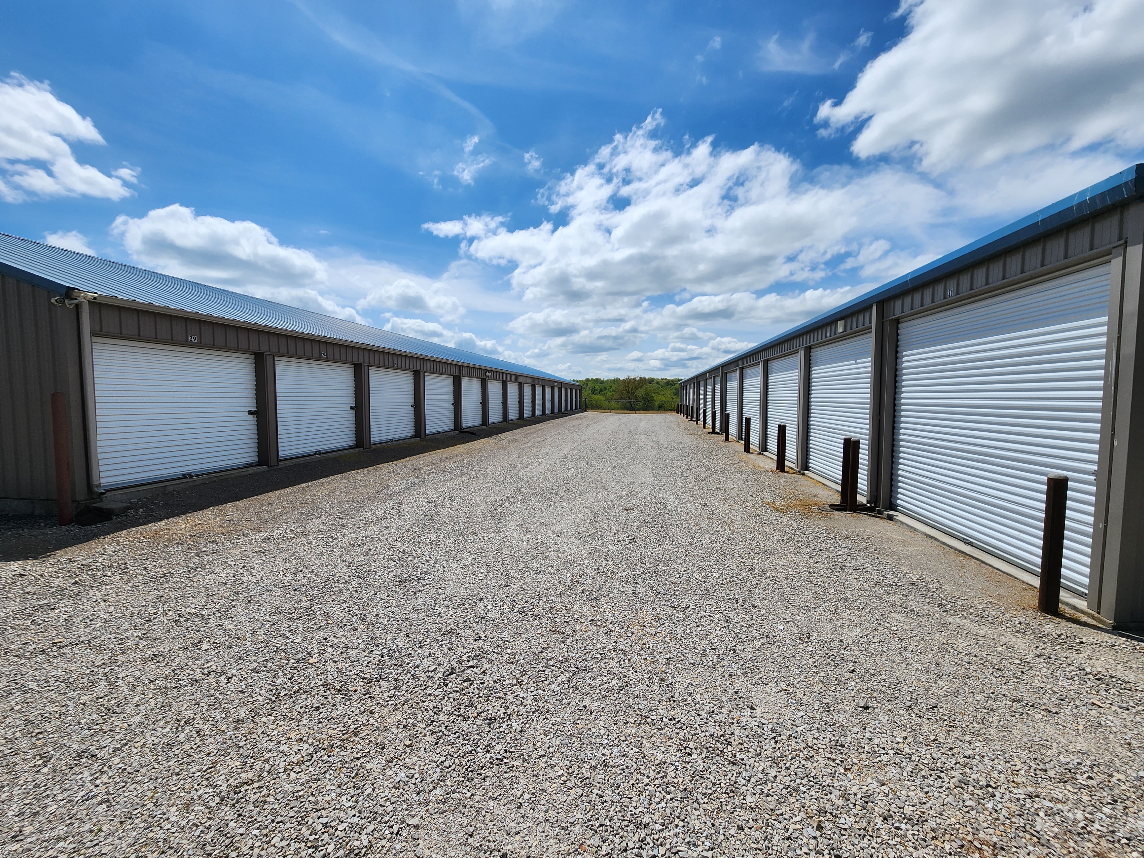 Wide Aisles for Semi & Truck Parking in Mount Vernon, MO