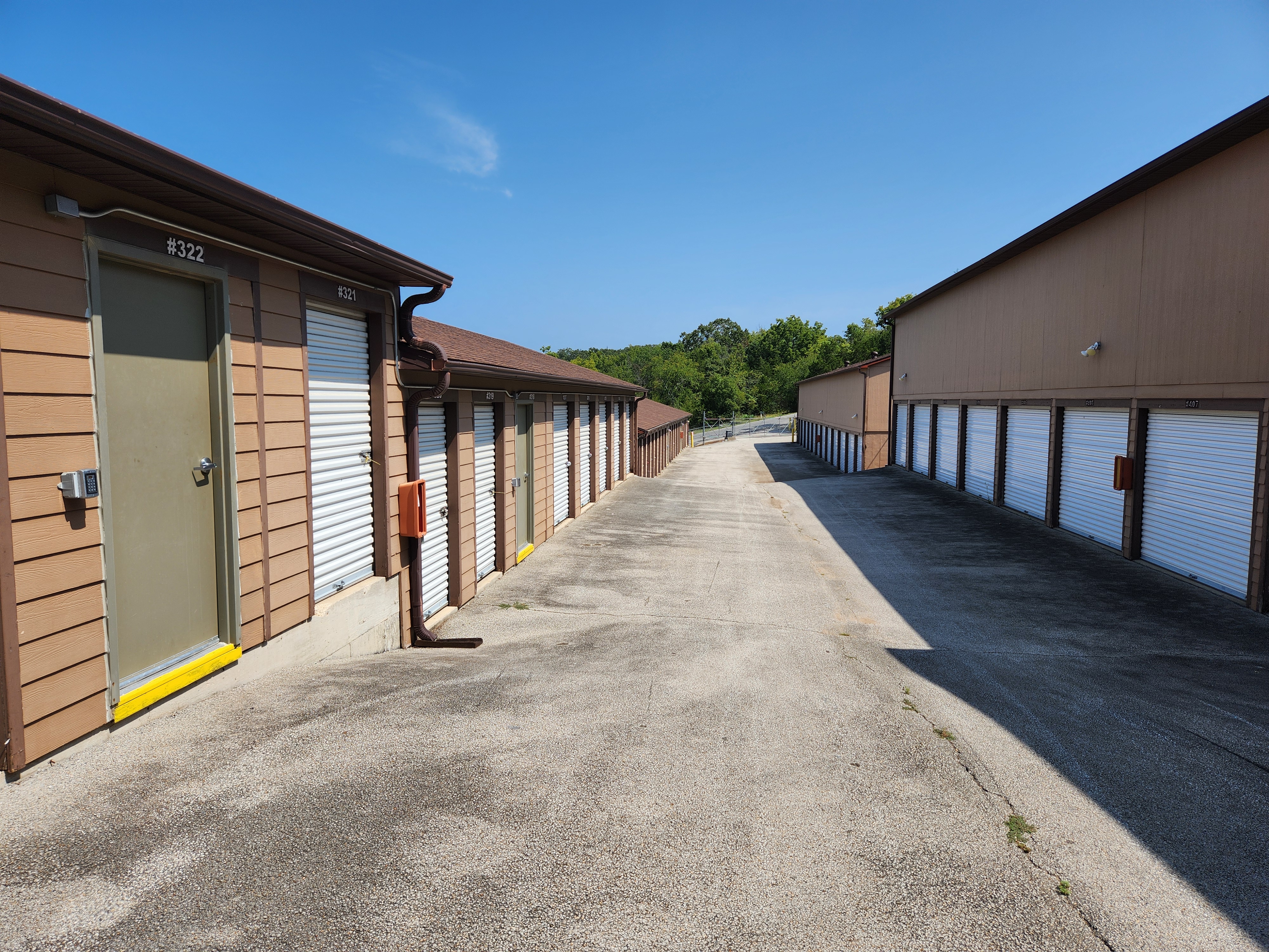 Wide Aisles at Heartland Storage in Branson, MO