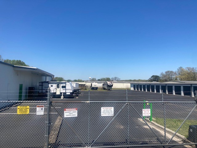 Secure Outdoor RV Storage in Muscle Shoals, AL | 99 Commerce St