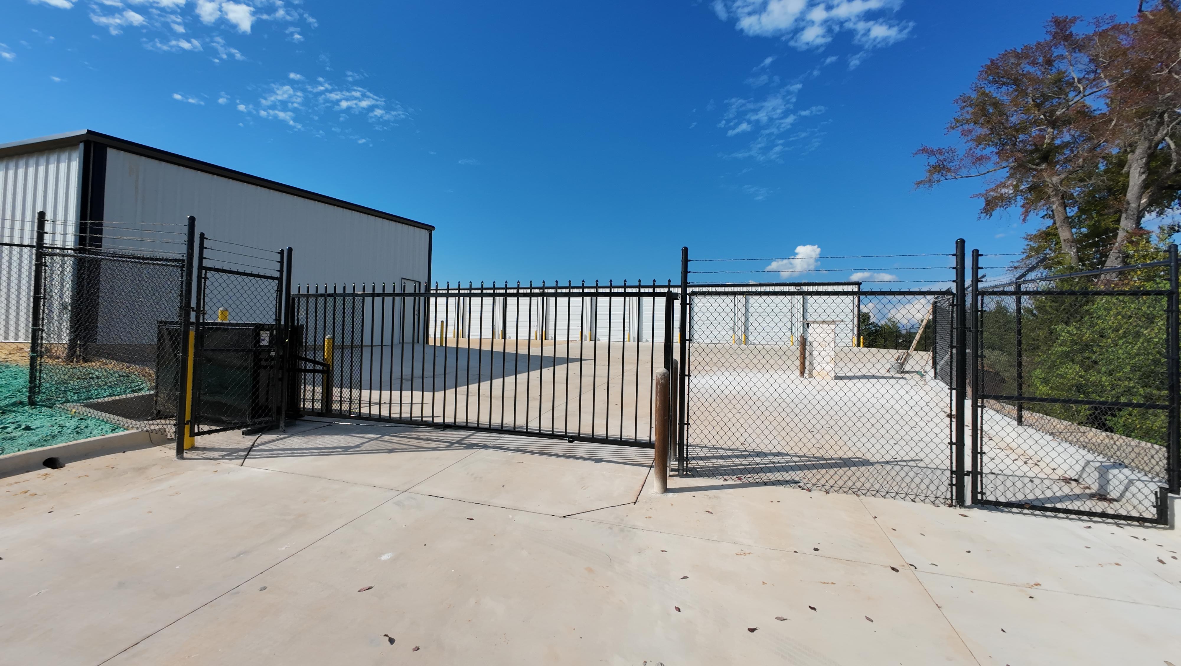 Premier lock storage - Longview 3833 US hw 259 N, Longview, TX 65605