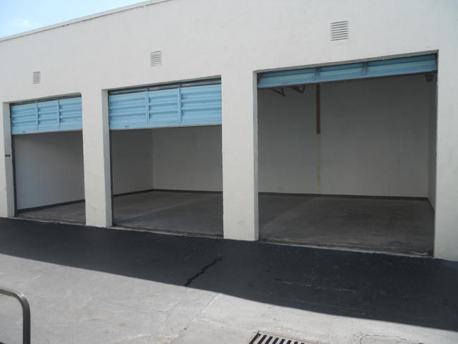 storage units with roll up doors Miami, FL