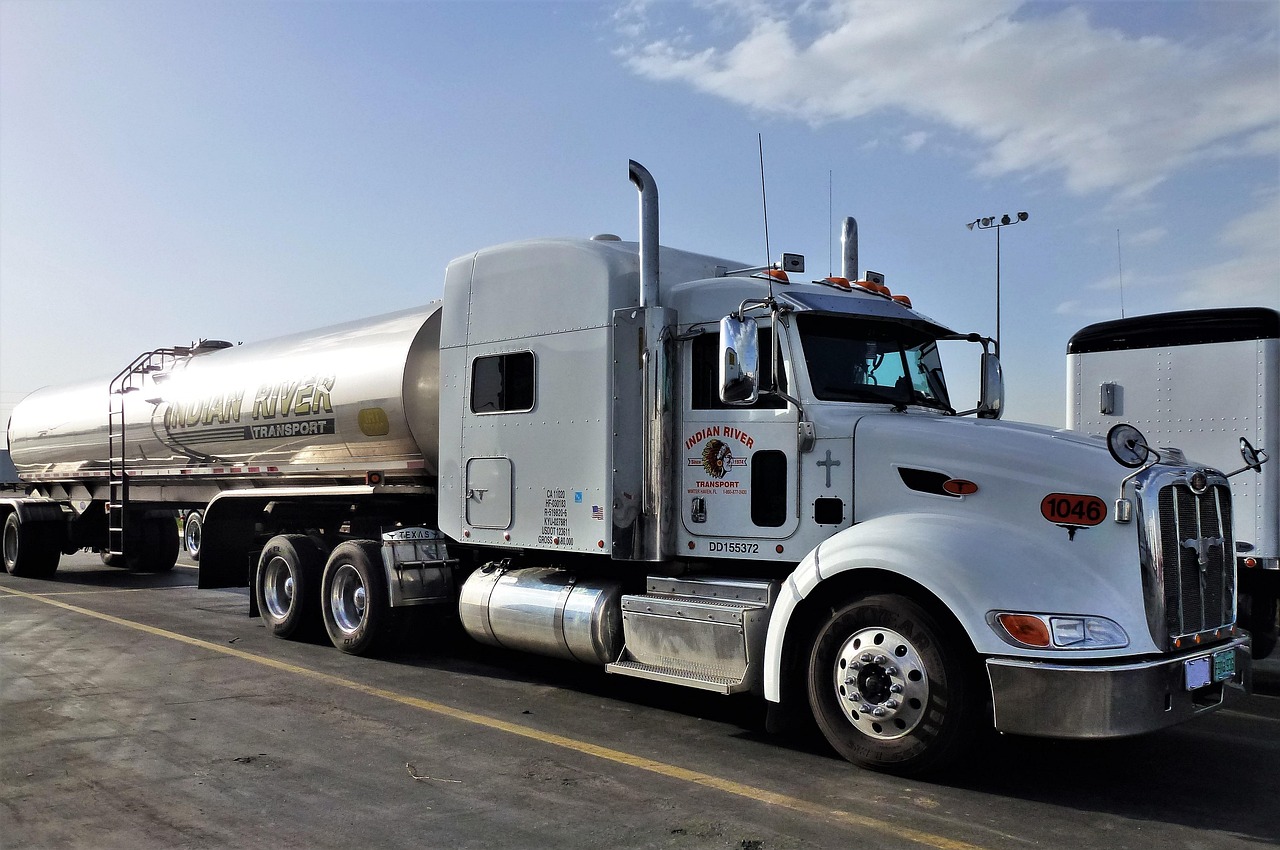large-semi-truck-parking-spaces-lawton-ok