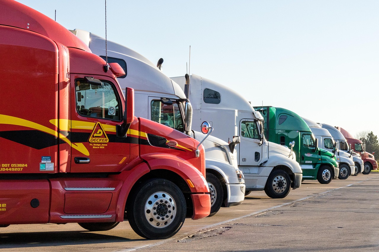 outdoor-semi-truck-trailer-parking-lawton-ok