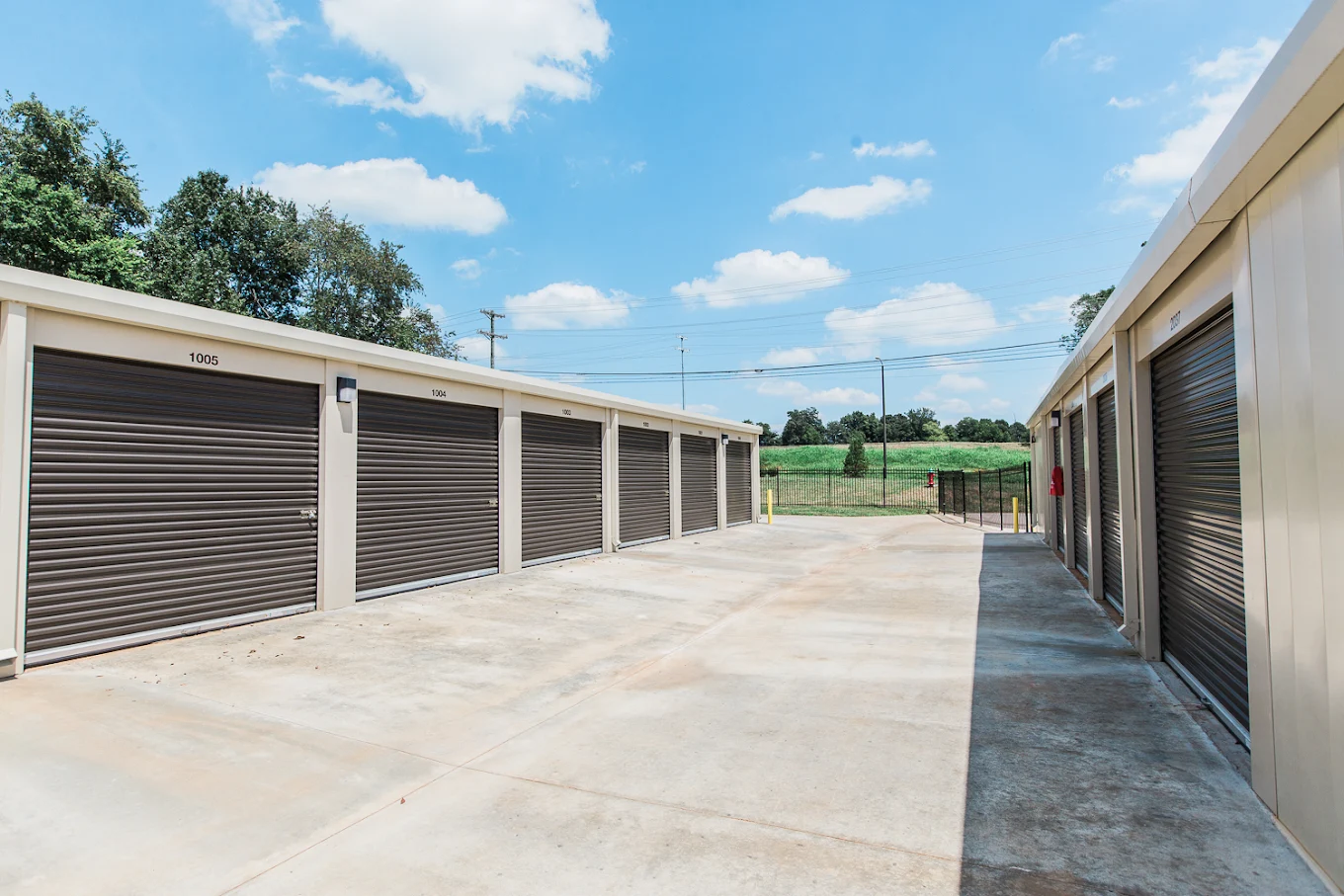 SafePlace Storage 1950 Peachers Mill Rd Clarksville, TN 37042