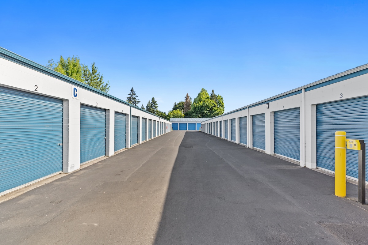 Exterior self storage units in Oregon