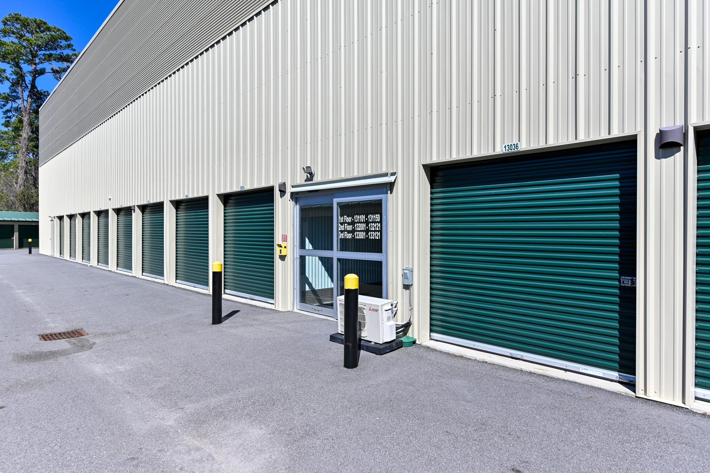 Drive-up storage units at FreeUp Storage Beaufort