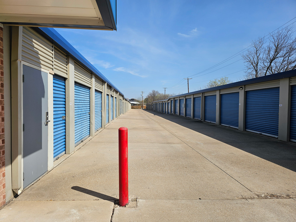 Storage Facility in Forest Hill TX