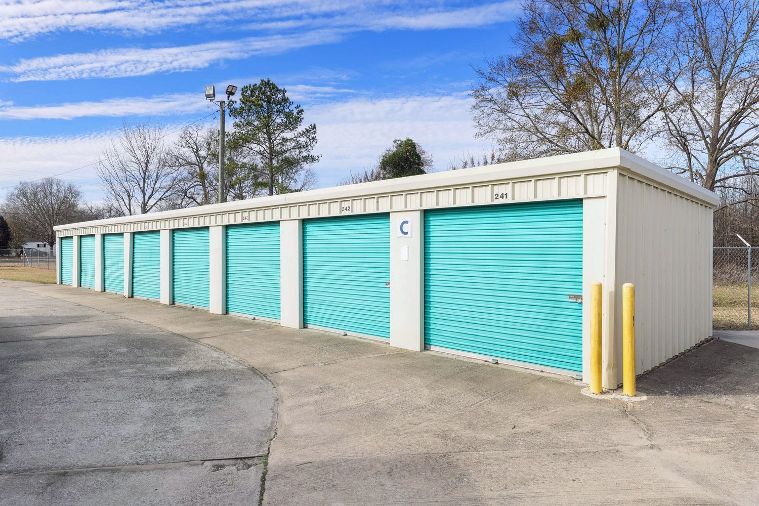 FreeUp Storage Ft. Valley Drive Up Access Units