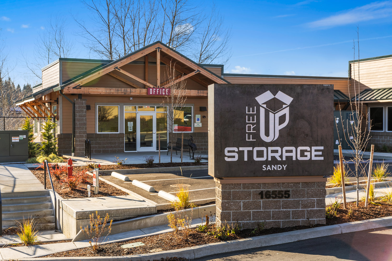 FreeUp Storage Sandy OR Leasing Office