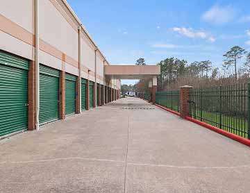 Outdoor self storage units in Houston Stuebner