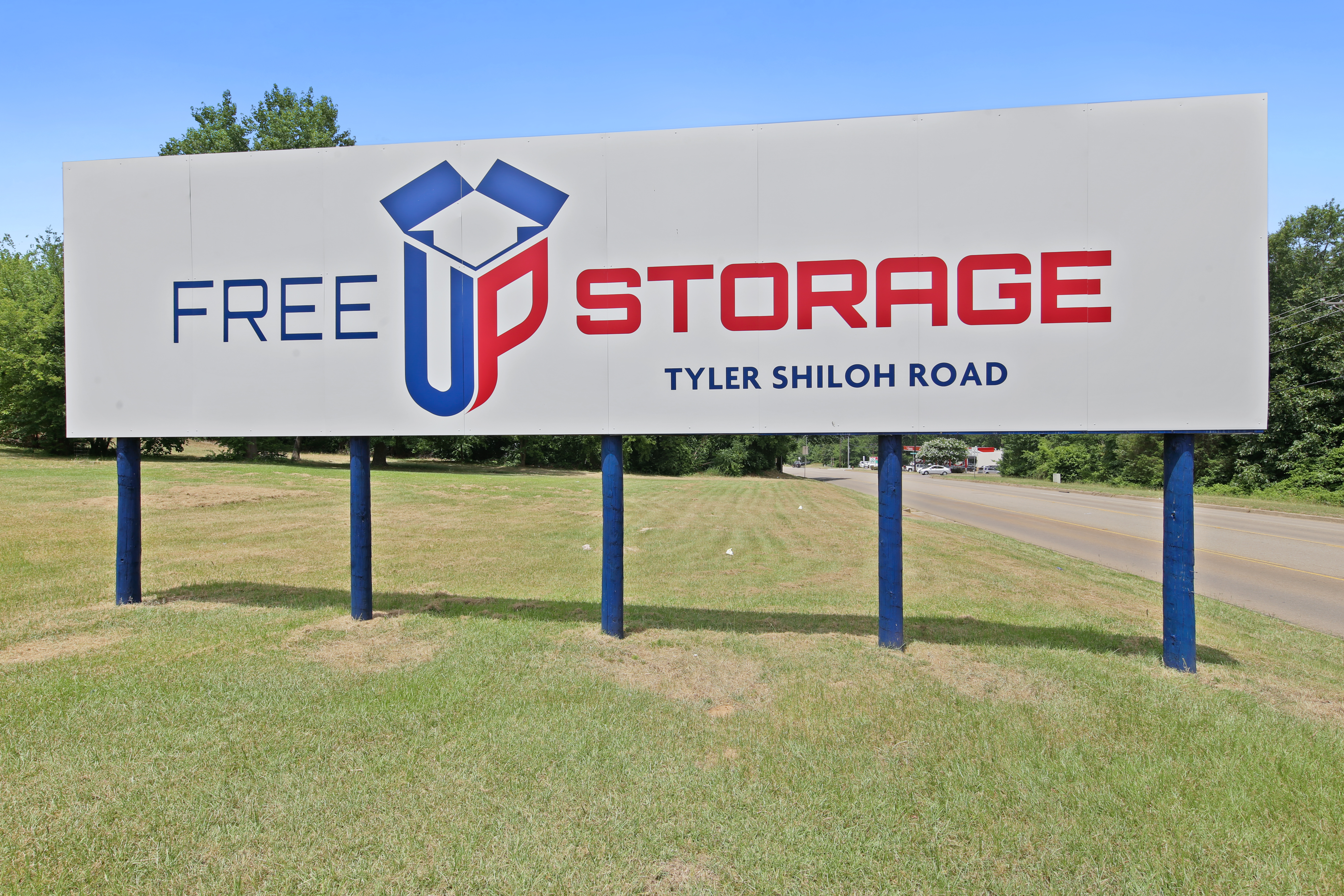 FreeUp Storage Tyler Shiloh Road Sign