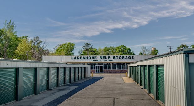 Drive-up Access at Lakeshore Storage